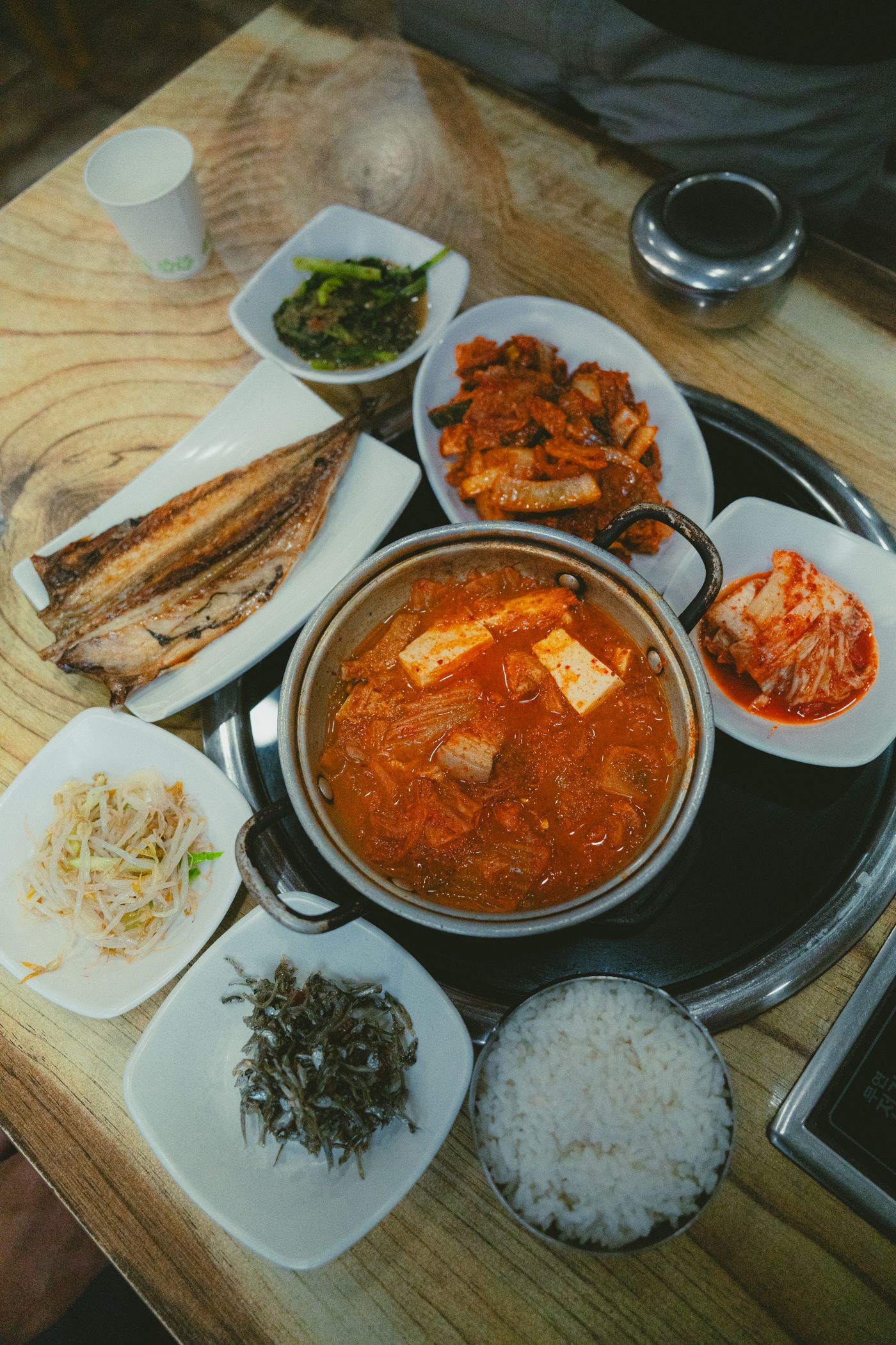 김치찌개와 집밥 한 상